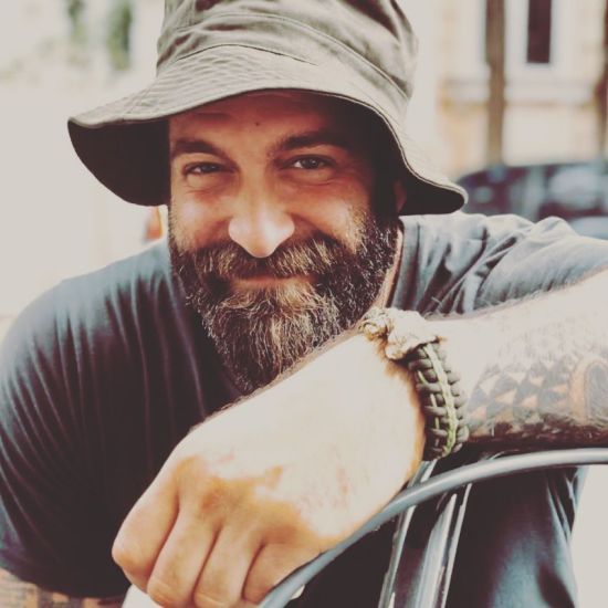 Мобилизированный Даниэль Салем со своими побратимами нежно поздравил женщин с праздником и довел до слез