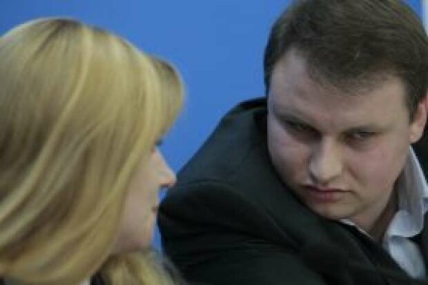 Перевертень та колектор з російським минулим шантажує українців