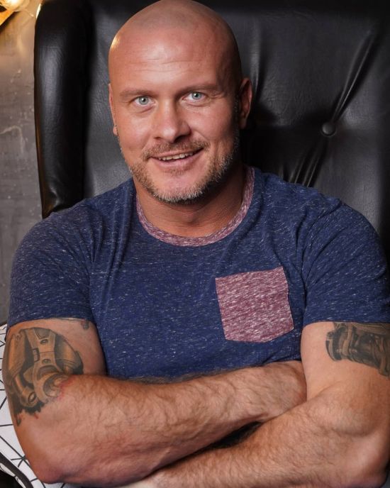 Вячеслав Узелков после операции впервые показался с избранницей дома