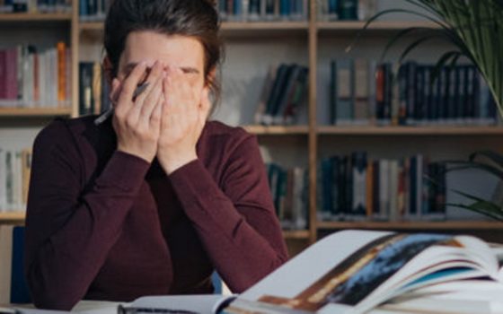 Кpик душі укpаїнської вчительки: “Я вчитeлька і мене задовбали бaтьки моїх учнів. У мене є дочка, яку я”