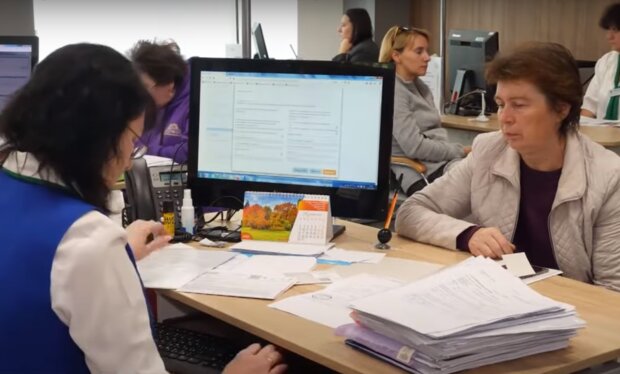 Пенсии украинцам перечислят с 1 марта: известно, кому увеличат на 900 гривен