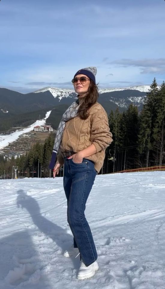 Анна Саливанчук с сыновьями уехала в Карпаты и рассказала об экстремальном аттракционе: 