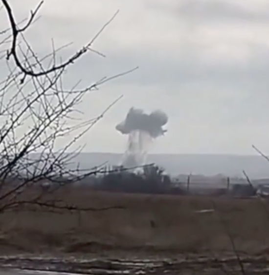 На Луганщине российский пилот направил подбитый самолет на село – видео