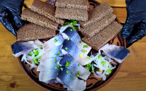 Радуете рецепторы, но ставите под удар здоровье: что известно об опасных свойствах селедки