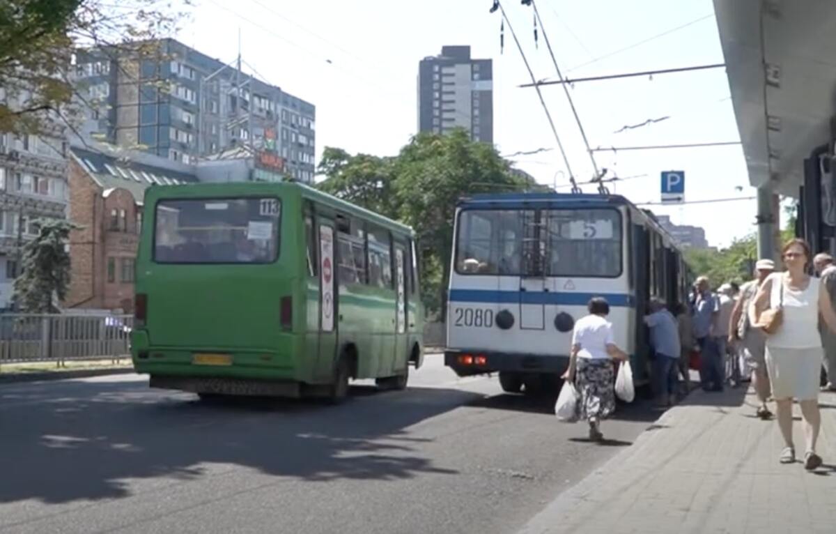Обмеження руху транспорту в Харківській області: кому тепер не можна їздити