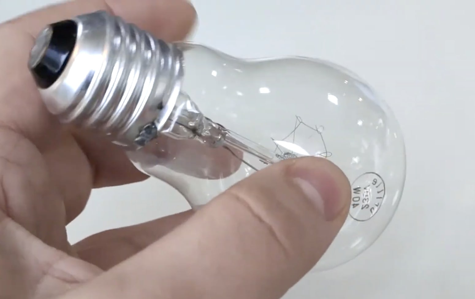 Графік відключення світла на тиждень з 3 по 9 листопада в Чернігівській області: яких обмежень чекати