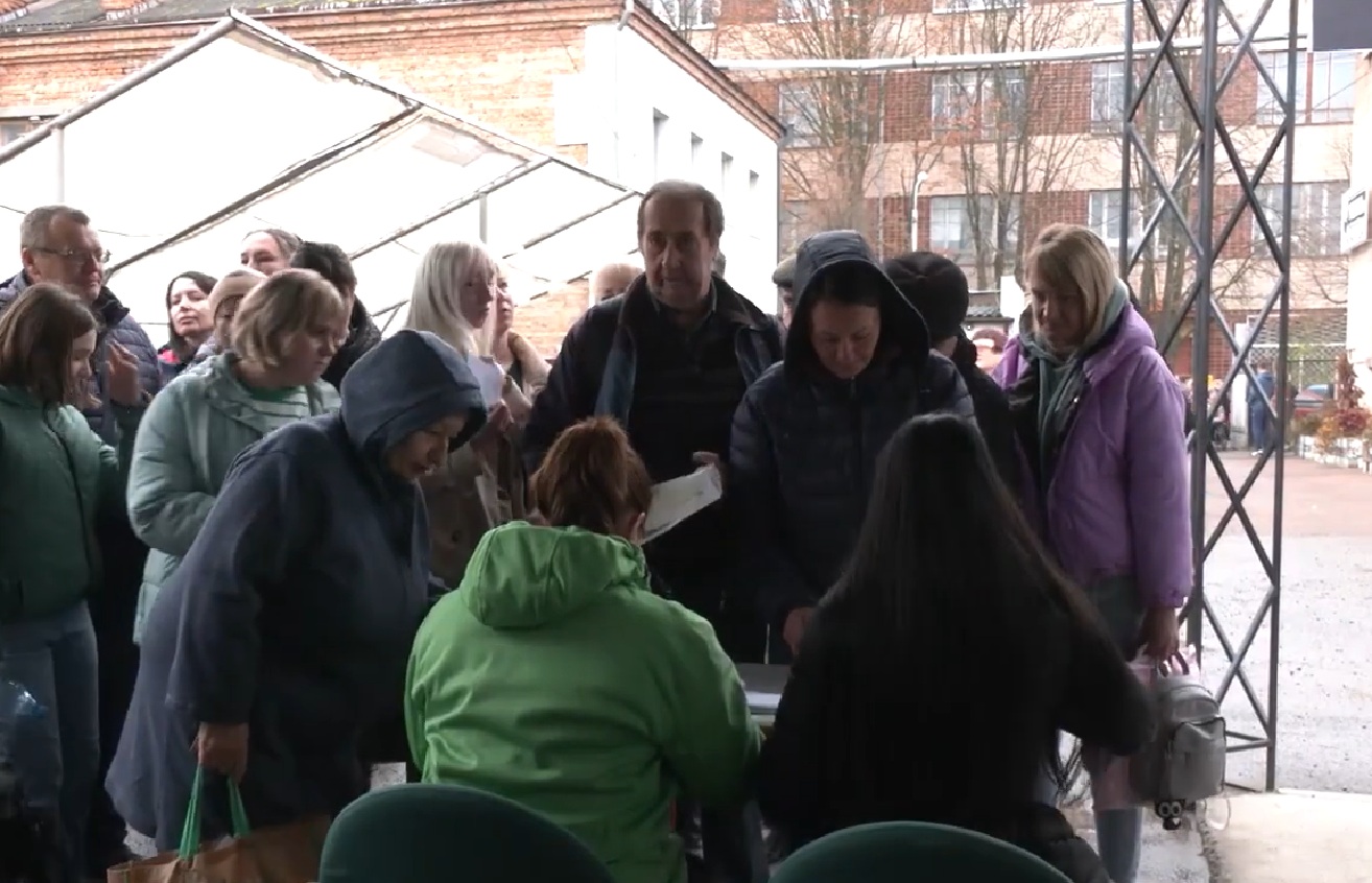 Безкоштовні продукти для ВПО та пенсіонерів у Харківській області: куди можна звернутись по їжу